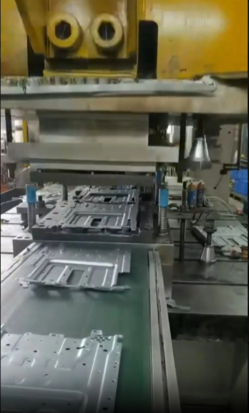 How Progressive Die Stamping Improves Precision and Production Efficiency